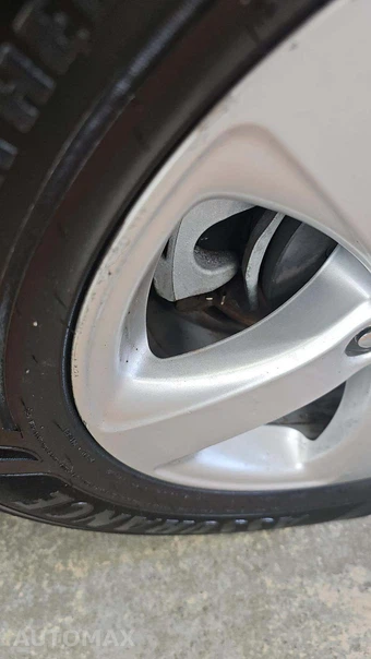 2015 Toyota Sienna LE 8-Passenger 119.3" WB - miniatura 27