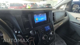 2015 Toyota Sienna LE 8-Passenger 119.3" WB - miniatura 29