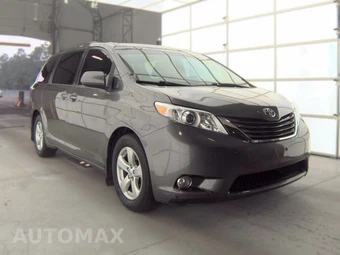 2015 Toyota Sienna LE 8-Passenger 119.3" WB - miniatura 3