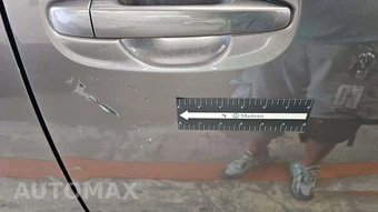 2015 Toyota Sienna LE 8-Passenger 119.3" WB - miniatura 42