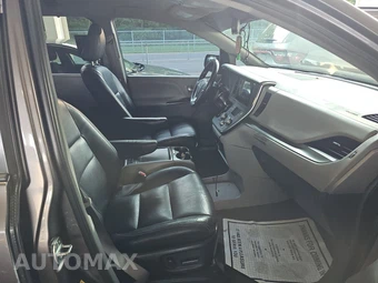 2015 Toyota Sienna LE 8-Passenger 119.3" WB - miniatura 8