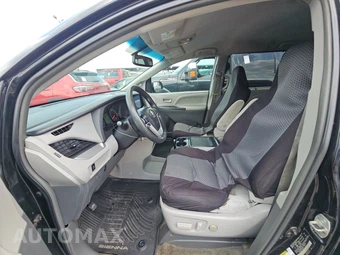 2015 Toyota Sienna LE 8-Passenger 119.3" WB - miniatura 13