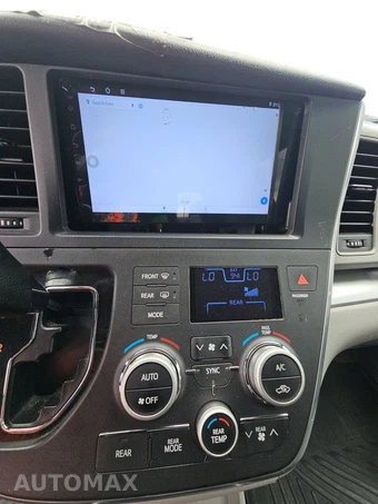 2015 Toyota Sienna LE 8-Passenger 119.3" WB - miniatura 17