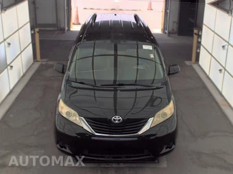 2015 Toyota Sienna LE 8-Passenger 119.3" WB - miniatura 2
