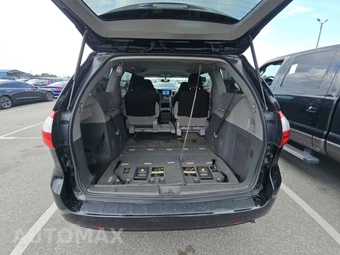 2015 Toyota Sienna LE 8-Passenger 119.3" WB - miniatura 24