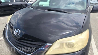 2015 Toyota Sienna LE 8-Passenger 119.3" WB - miniatura 28