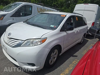 2015 Toyota Sienna LE 8-Passenger 119.3" WB