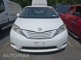 2015 Toyota Sienna LE 8-Passenger 119.3" WB – miniatura 2