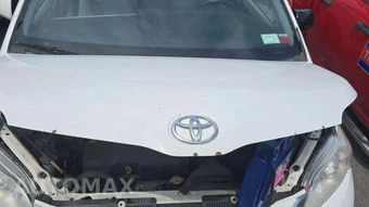2015 Toyota Sienna LE 8-Passenger 119.3" WB – miniatura 28