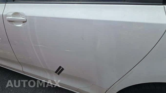2015 Toyota Sienna LE 8-Passenger 119.3" WB – miniatura 29