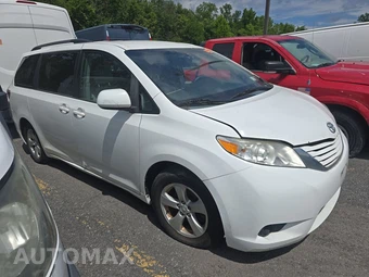 2015 Toyota Sienna LE 8-Passenger 119.3" WB – miniatura 3