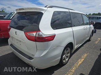 2015 Toyota Sienna LE 8-Passenger 119.3" WB – miniatura 4