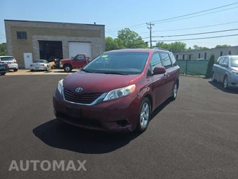 2015 Toyota Sienna LE 8-Passenger 119.3" WB