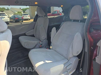 2015 Toyota Sienna LE 8-Passenger 119.3" WB - miniatura 13