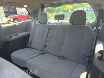 2015 Toyota Sienna LE 8-Passenger 119.3" WB - miniatura 14