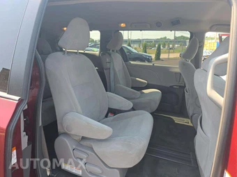 2015 Toyota Sienna LE 8-Passenger 119.3" WB - miniatura 17