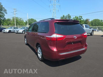 2015 Toyota Sienna LE 8-Passenger 119.3" WB - miniatura 2