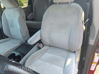 2015 Toyota Sienna LE 8-Passenger 119.3" WB - miniatura 22