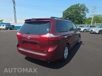 2015 Toyota Sienna LE 8-Passenger 119.3" WB - miniatura 3