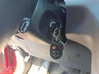 2015 Toyota Sienna LE 8-Passenger 119.3" WB - miniatura 8