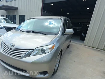 2015 Toyota Sienna LE 8-Passenger 119.3" WB