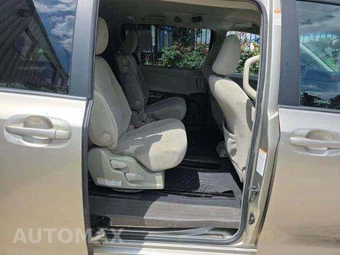 2015 Toyota Sienna LE 8-Passenger 119.3" WB - miniatura 18