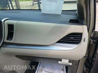 2015 Toyota Sienna LE 8-Passenger 119.3" WB - miniatura 21