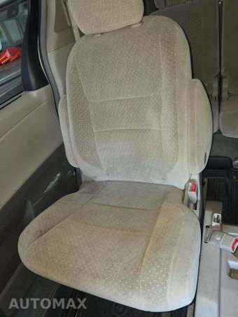2015 Toyota Sienna LE 8-Passenger 119.3" WB - miniatura 24