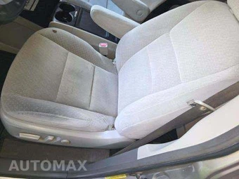 2015 Toyota Sienna LE 8-Passenger 119.3" WB - miniatura 25
