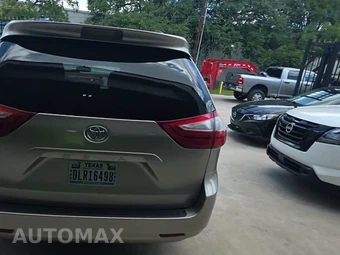 2015 Toyota Sienna LE 8-Passenger 119.3" WB - miniatura 4