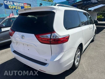 2015 Toyota Sienna LE 8-Passenger 119.3" WB - miniatura 14