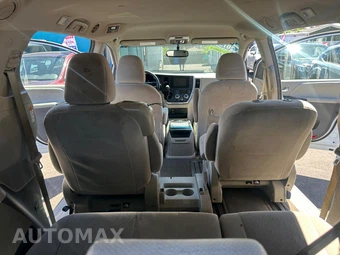 2015 Toyota Sienna LE 8-Passenger 119.3" WB - miniatura 18