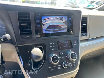 2015 Toyota Sienna LE 8-Passenger 119.3" WB - miniatura 19