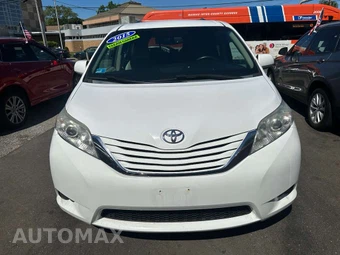 2015 Toyota Sienna LE 8-Passenger 119.3" WB - miniatura 2