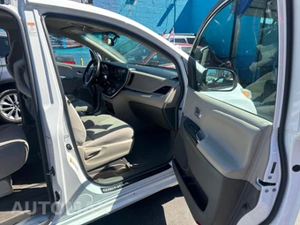 2015 Toyota Sienna LE 8-Passenger 119.3" WB - miniatura 20