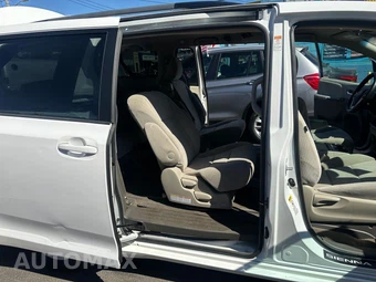 2015 Toyota Sienna LE 8-Passenger 119.3" WB - miniatura 21