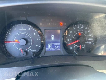 2015 Toyota Sienna LE 8-Passenger 119.3" WB - miniatura 24