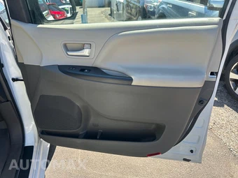 2015 Toyota Sienna LE 8-Passenger 119.3" WB - miniatura 25