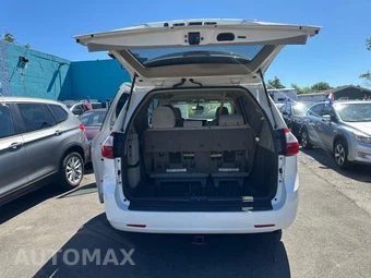 2015 Toyota Sienna LE 8-Passenger 119.3" WB - miniatura 26