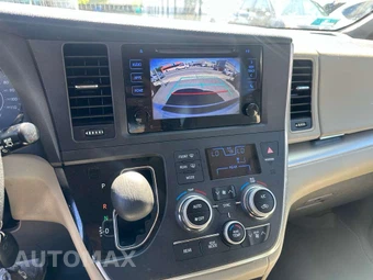 2015 Toyota Sienna LE 8-Passenger 119.3" WB - miniatura 29