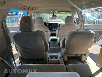 2015 Toyota Sienna LE 8-Passenger 119.3" WB - miniatura 30