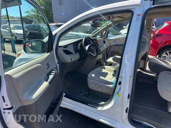 2015 Toyota Sienna LE 8-Passenger 119.3" WB - miniatura 34