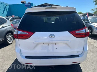 2015 Toyota Sienna LE 8-Passenger 119.3" WB - miniatura 5
