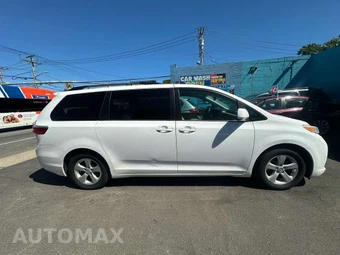 2015 Toyota Sienna LE 8-Passenger 119.3" WB - miniatura 7