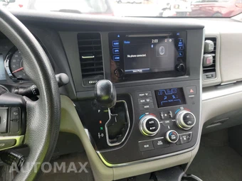 2015 Toyota Sienna LE 8-Passenger 119.3" WB - miniatura 11