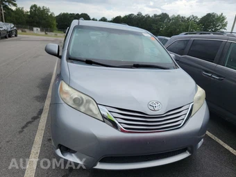2015 Toyota Sienna LE 8-Passenger 119.3" WB - miniatura 2
