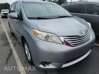2015 Toyota Sienna LE 8-Passenger 119.3" WB - miniatura 3
