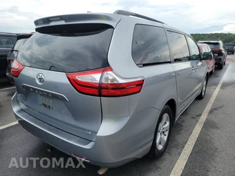 2015 Toyota Sienna LE 8-Passenger 119.3" WB - miniatura 4