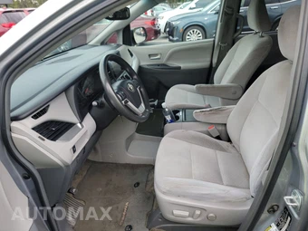 2015 Toyota Sienna LE 8-Passenger 119.3" WB - miniatura 7