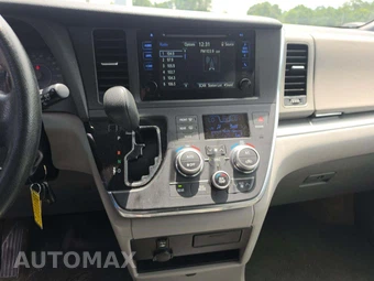 2015 Toyota Sienna LE 8-Passenger 119.3" WB - miniatura 10